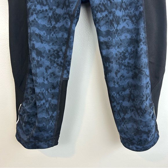 Athleta Be Free Blue Dapple Knicker Cropped Capri Leggings Size Small - Picture 9 of 11